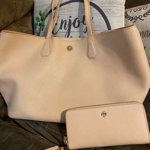 Tory Burch Tote WITH Wallet 💕SOLD💕